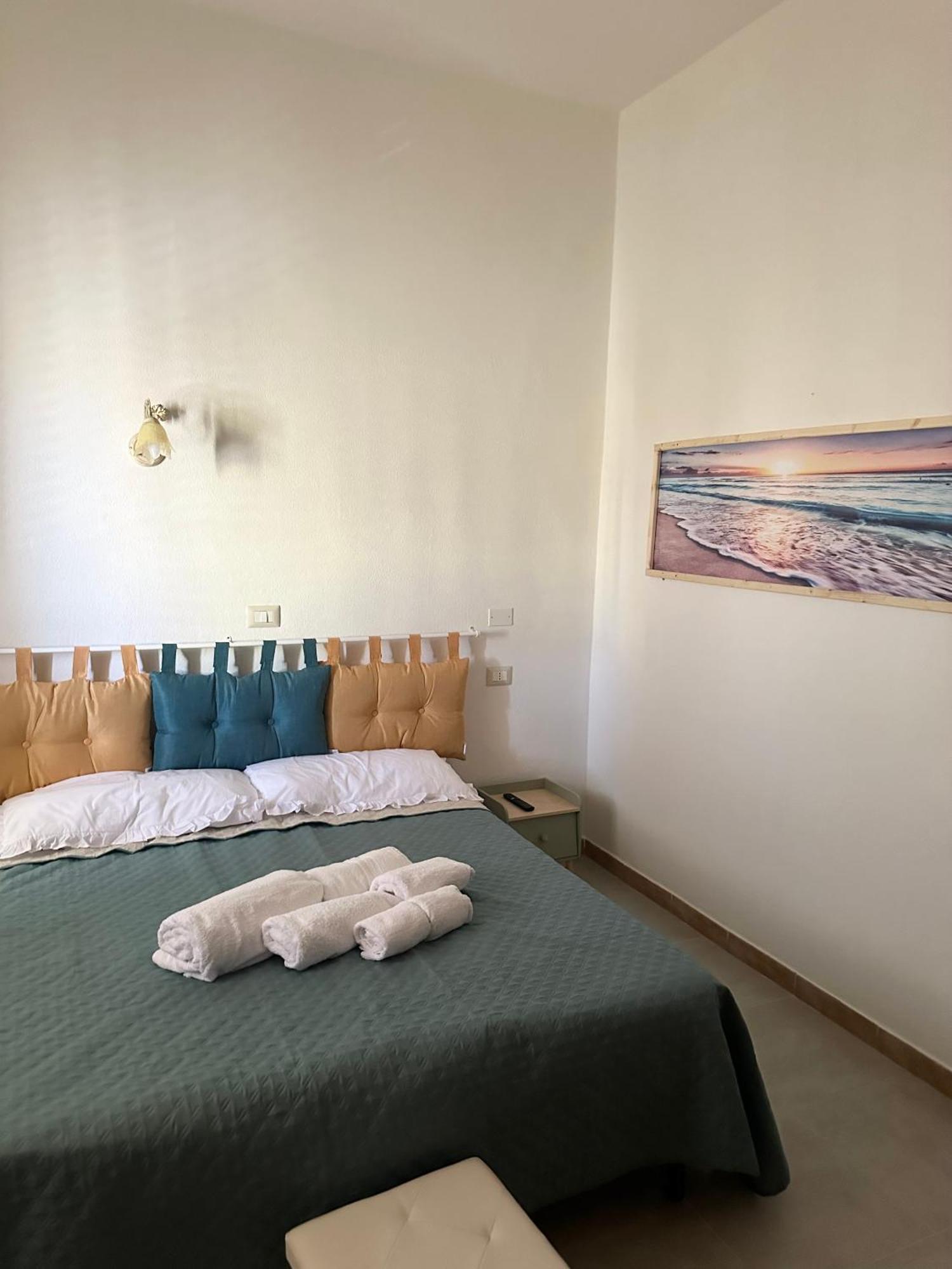 Moncici House Hotel Porto Torres Exterior photo